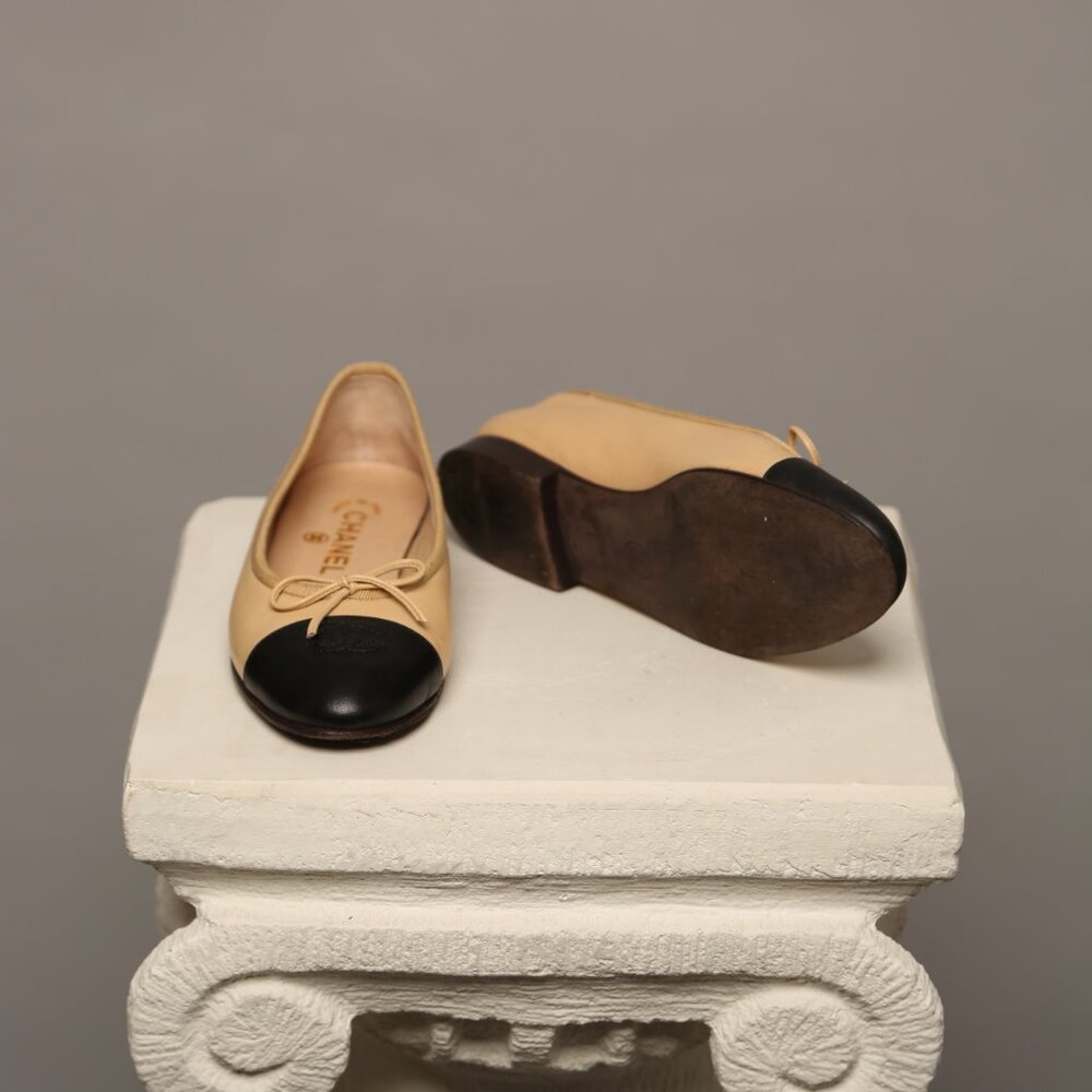 SOLD! CHANEL CC Ballet Flats - Picture 5 of 11